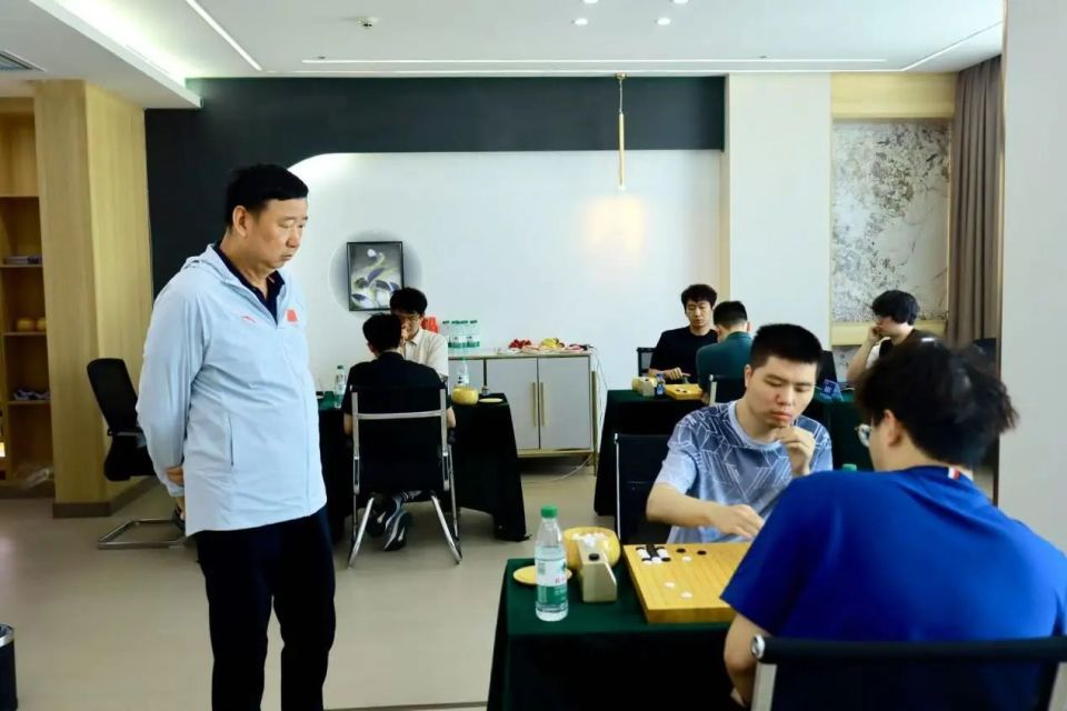 对党毅飞之, om, 大场