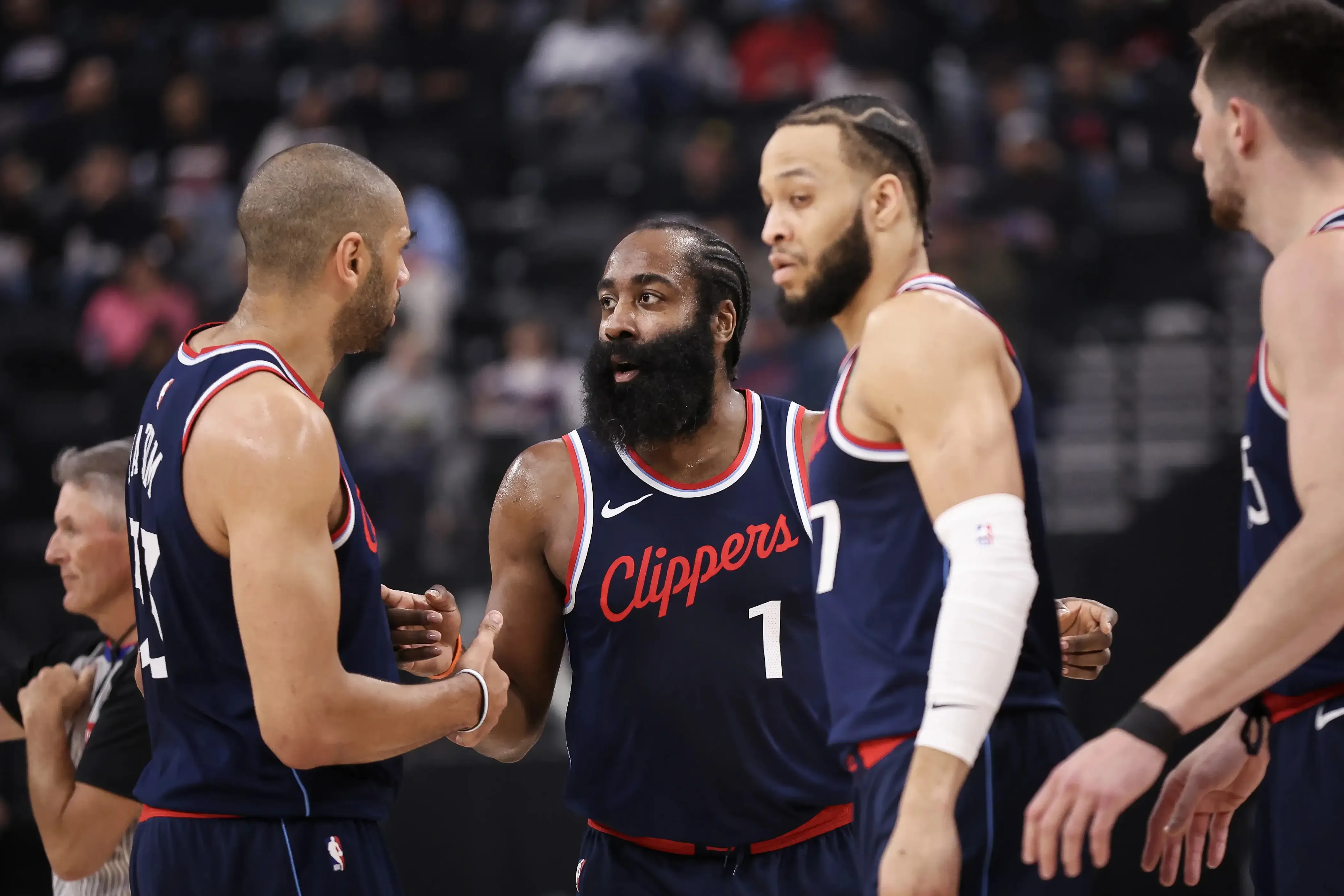 能助力球队, 为球队提供