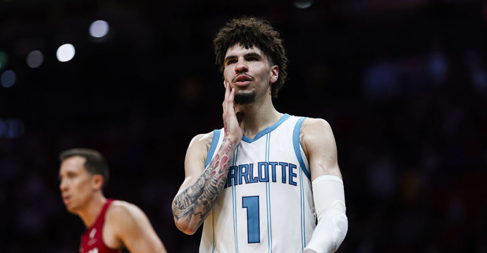 截然不同, 指挥, 该活动是球